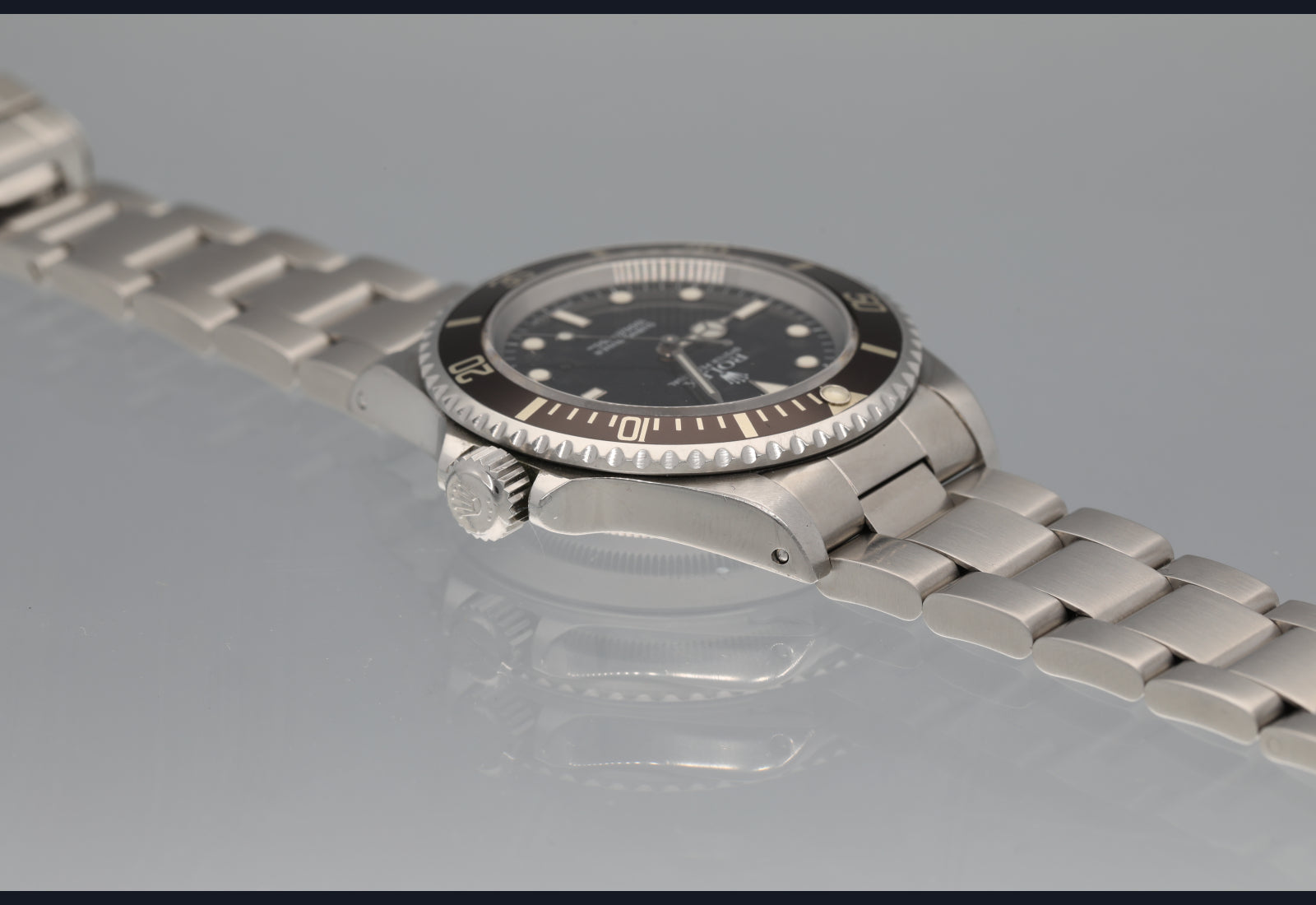 14060 Sharp looking non date sub brown bezel