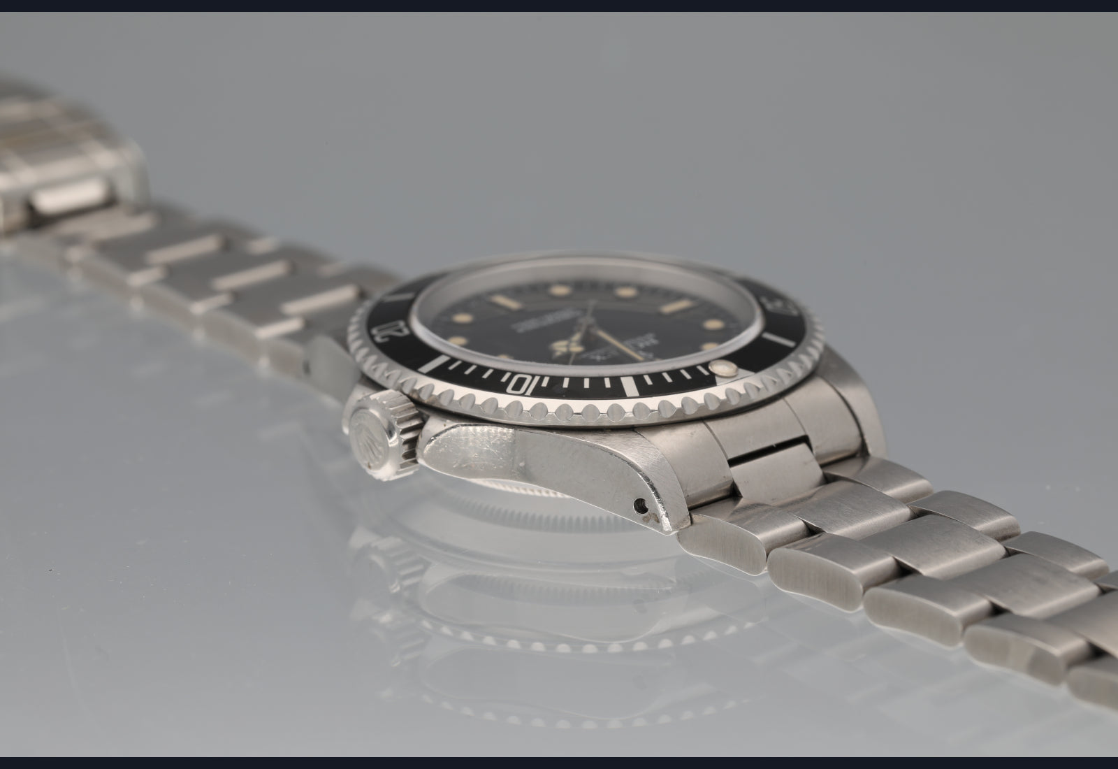 Super Sharp 14060 Neovintage Non-Date Submariner with heavy Patina Box and Papers incl