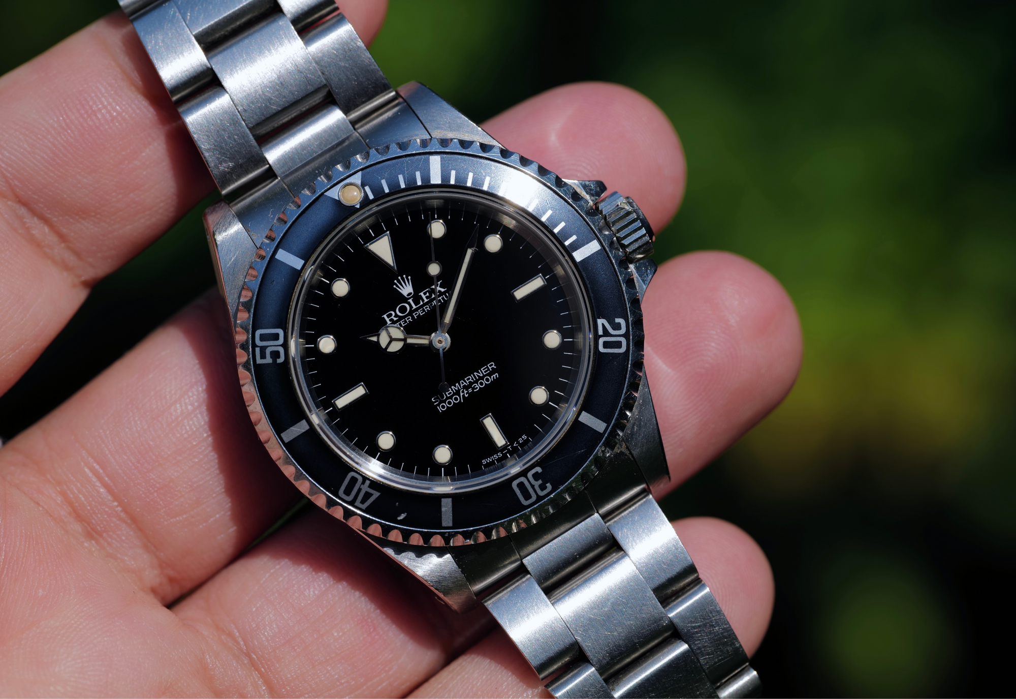 14060 Diving with a Textured flair
