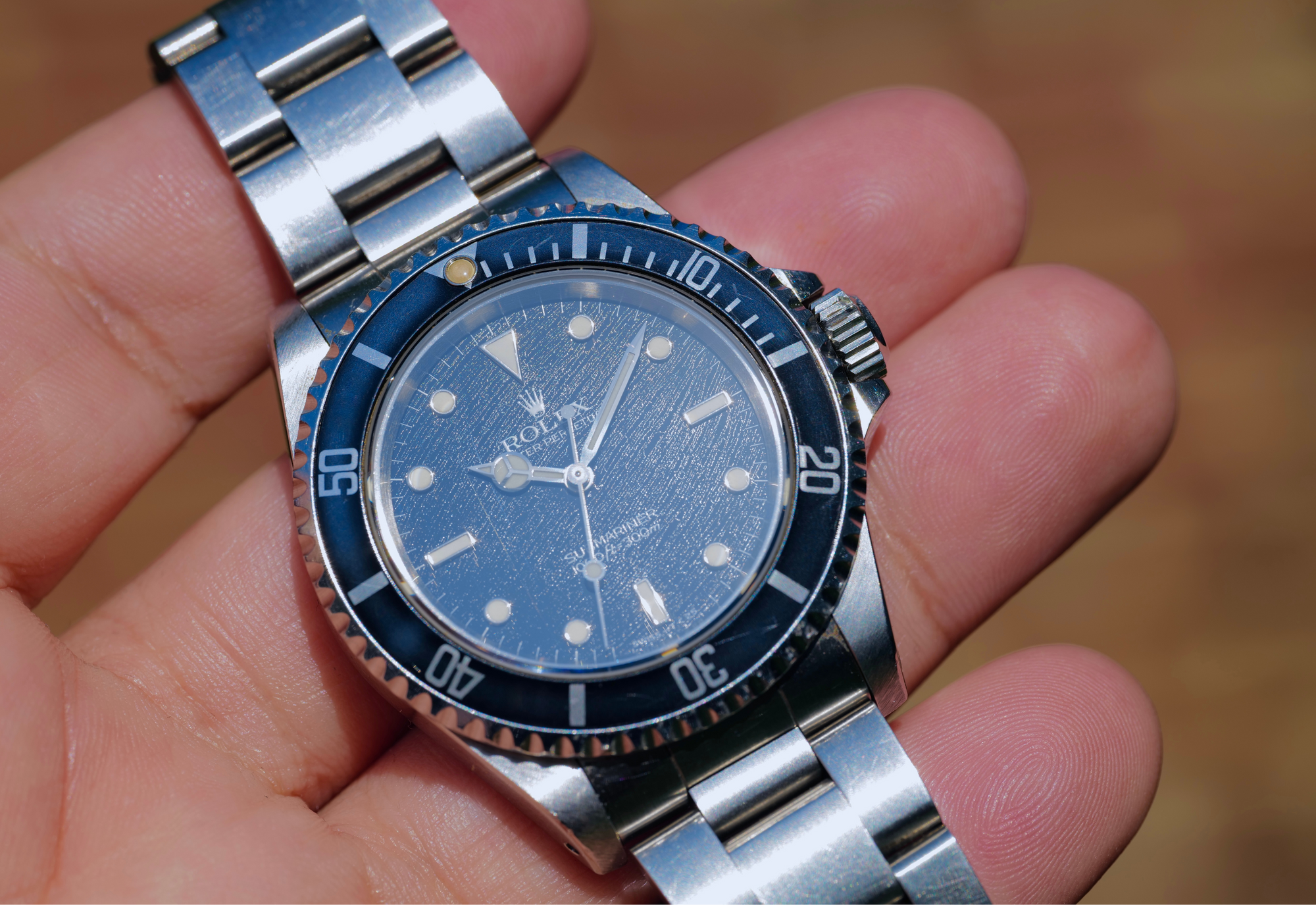 14060 Diving with a Textured flair