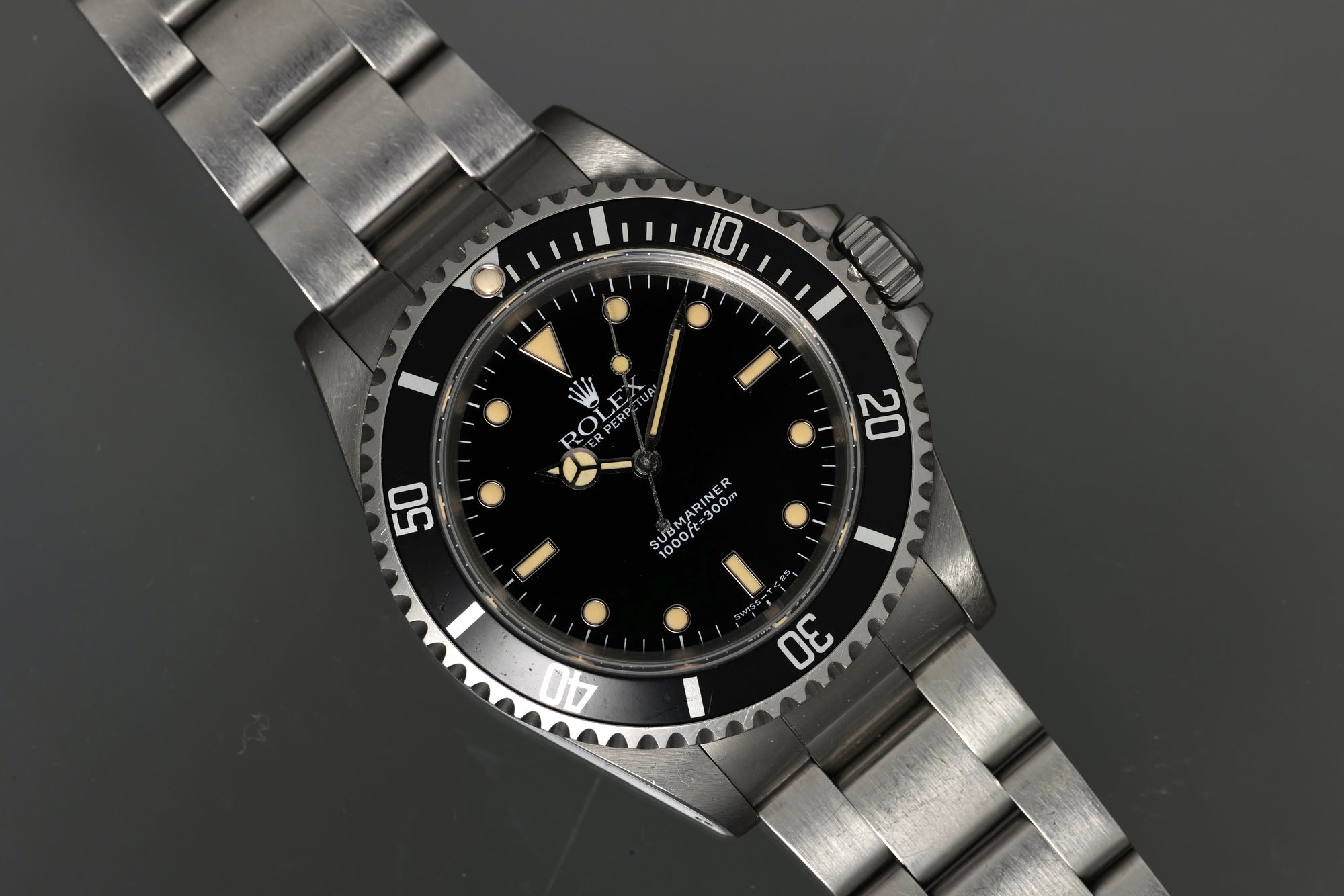 Super Sharp 14060 Neovintage Non-Date Submariner with heavy Patina Box and Papers incl