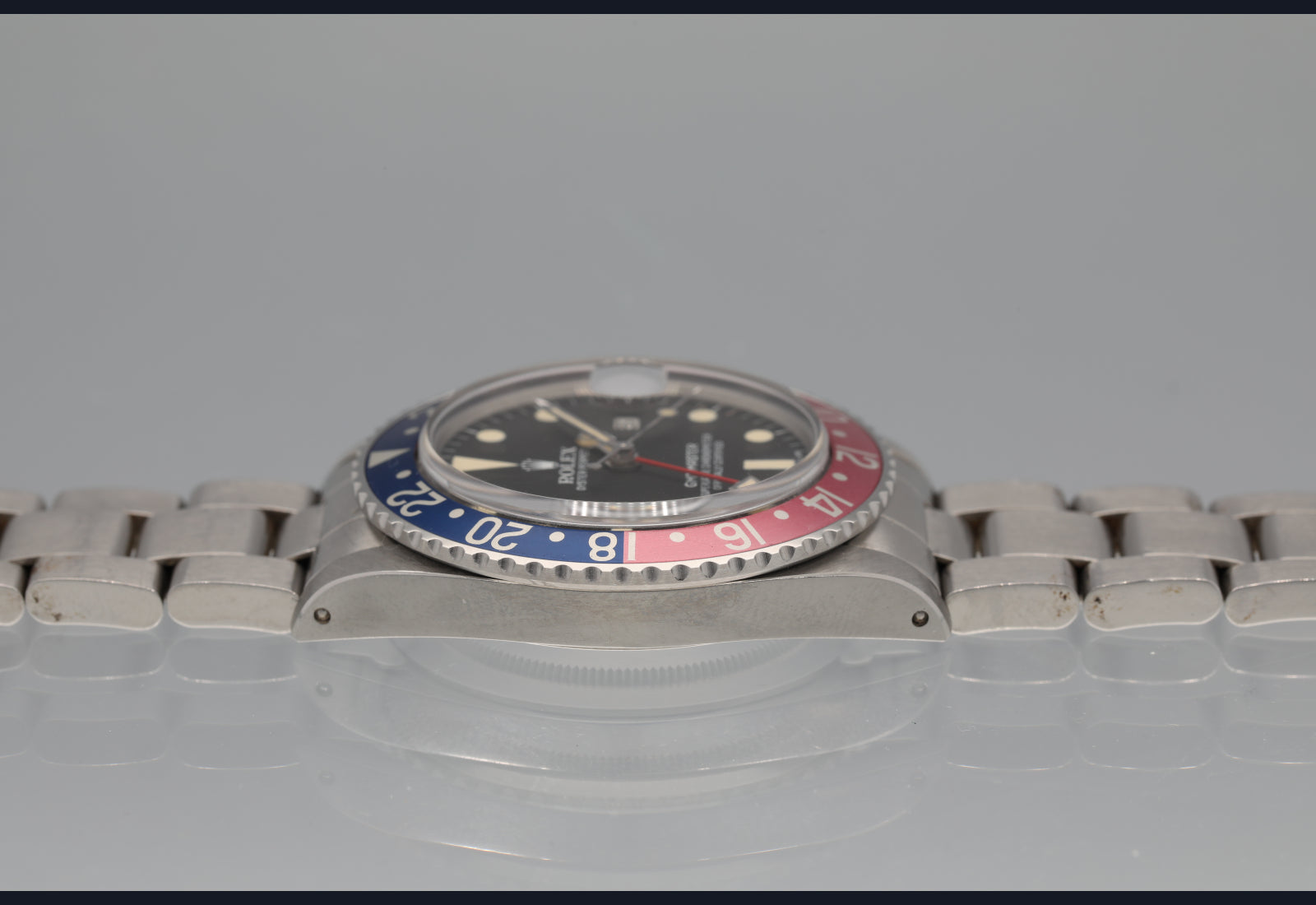 A FUCHSIA-ESQ 16750 with Box and Papers and RSC 1982