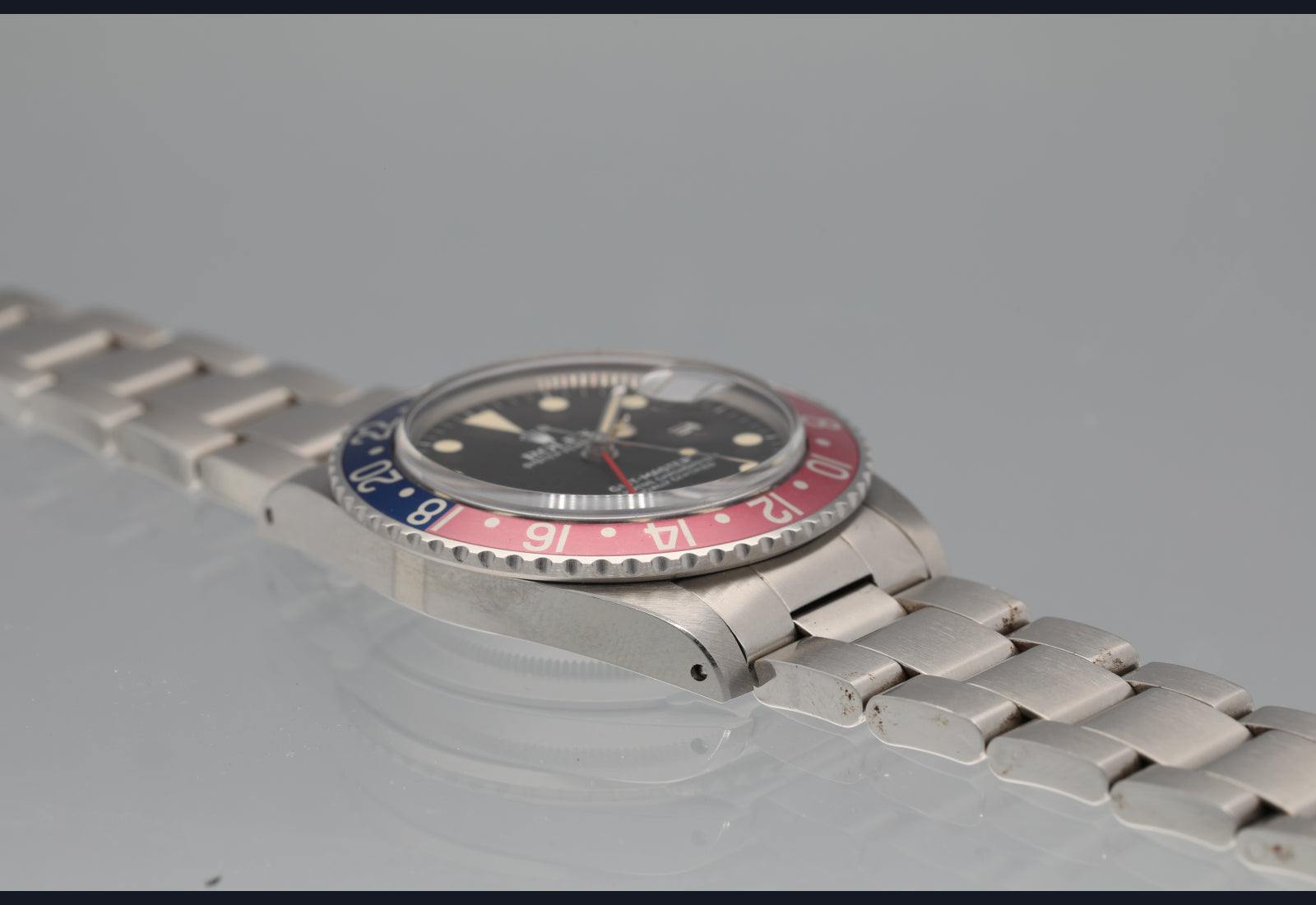 A FUCHSIA-ESQ 16750 with Box and Papers and RSC 1982