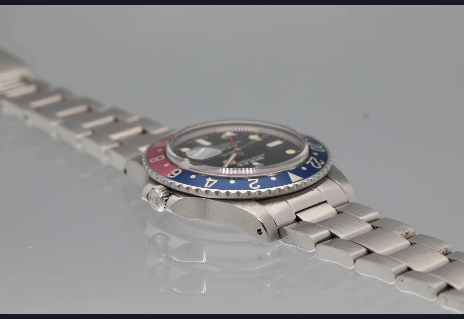 A FUCHSIA-ESQ 16750 with Box and Papers and RSC 1982