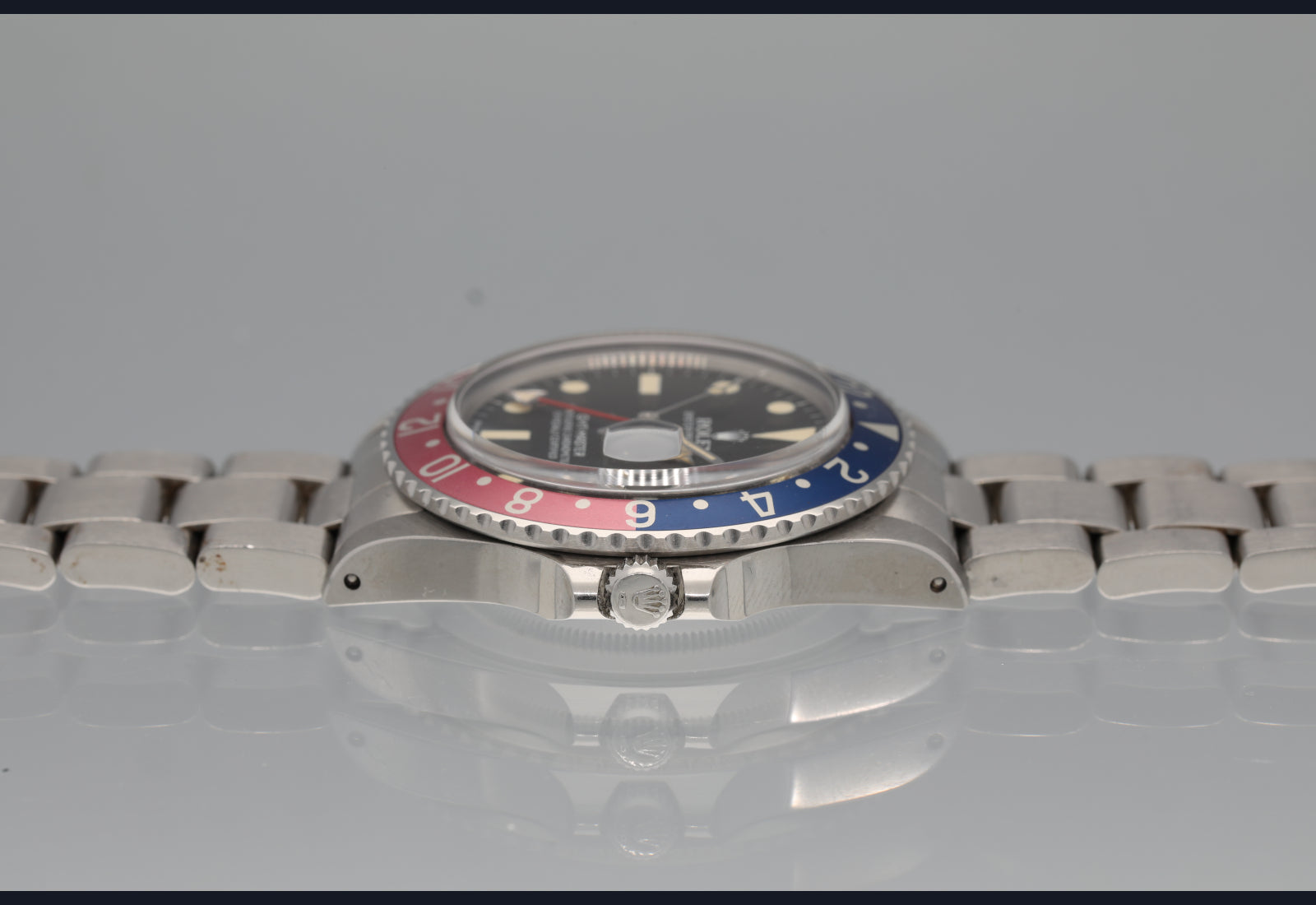 A FUCHSIA-ESQ 16750 with Box and Papers and RSC 1982