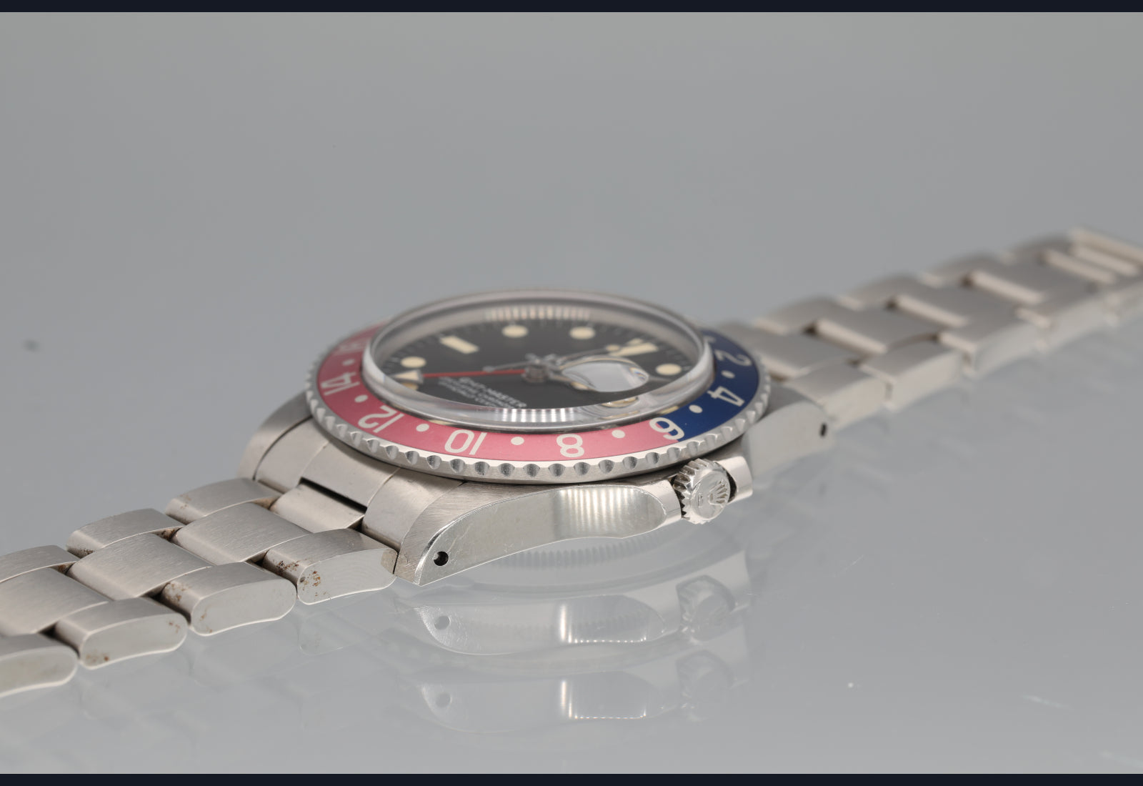 A FUCHSIA-ESQ 16750 with Box and Papers and RSC 1982