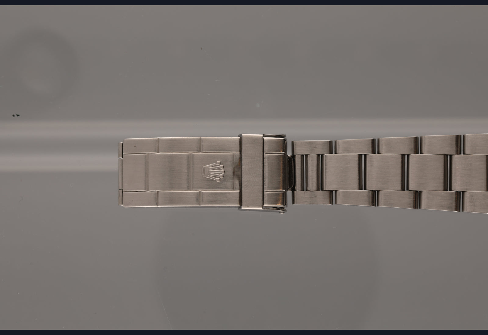 Super Condition 16800 Submariner date with box and papers