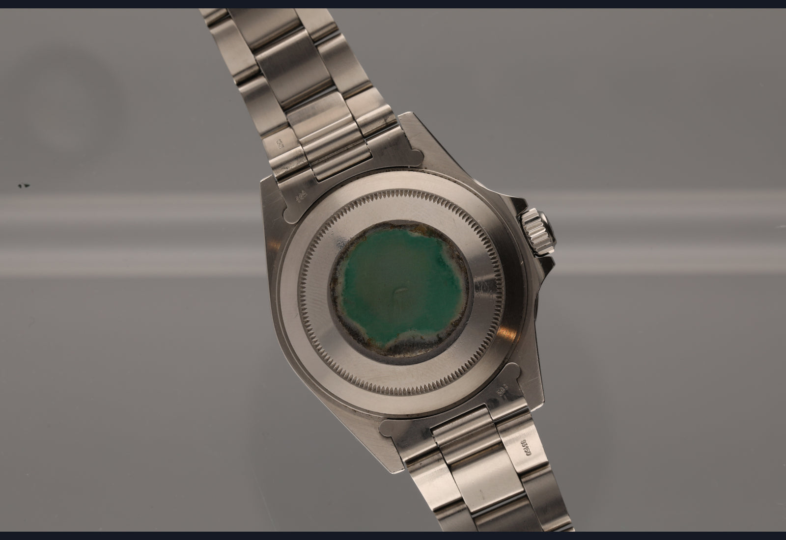 Super Condition 16800 Submariner date with box and papers