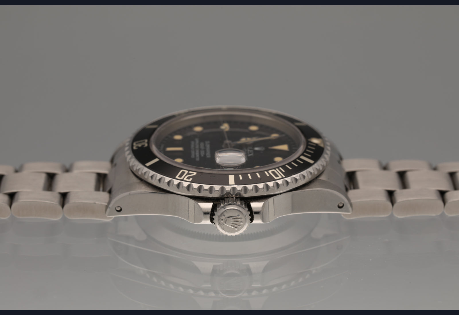 Super Condition 16800 Submariner date with box and papers