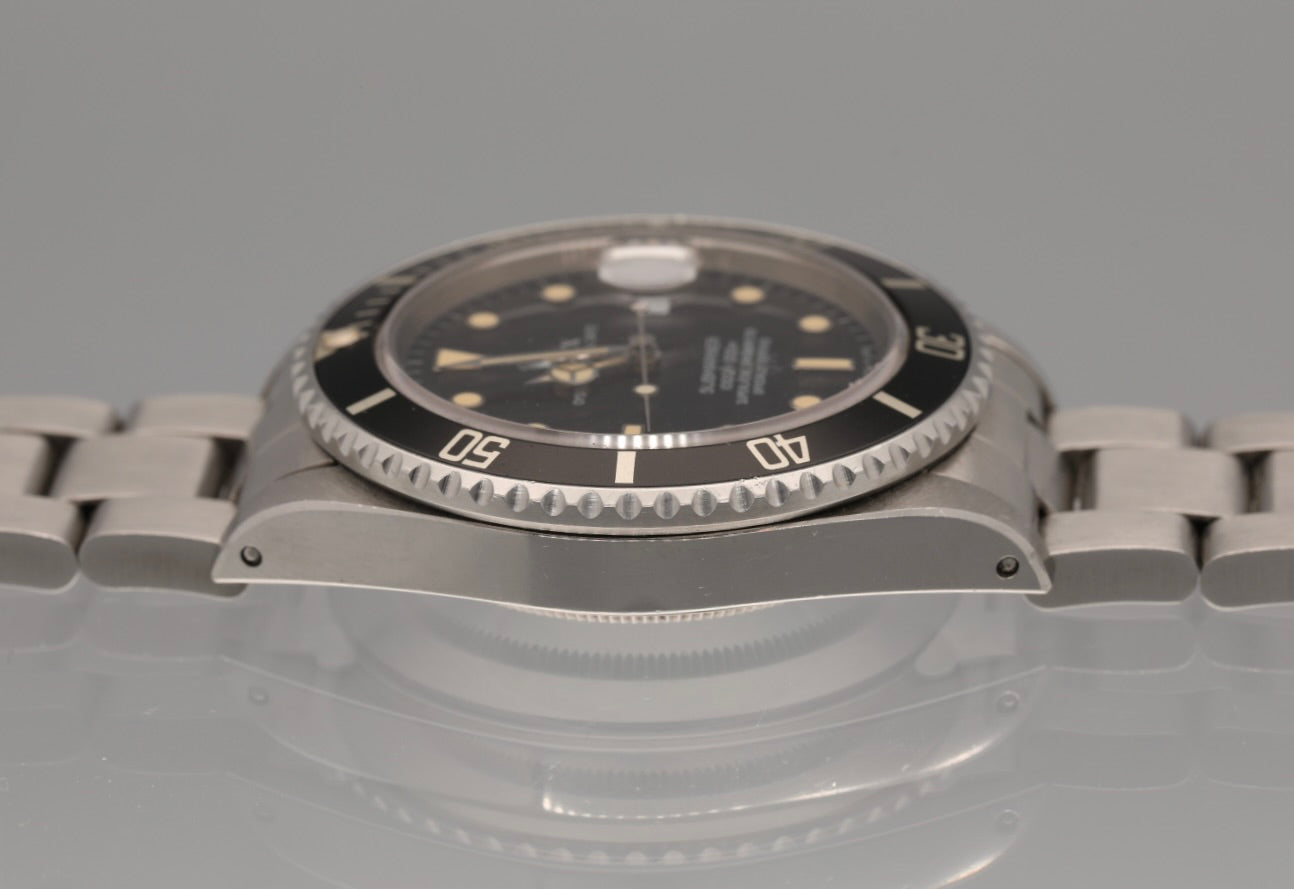 Super Condition 16800 Submariner date with box and papers