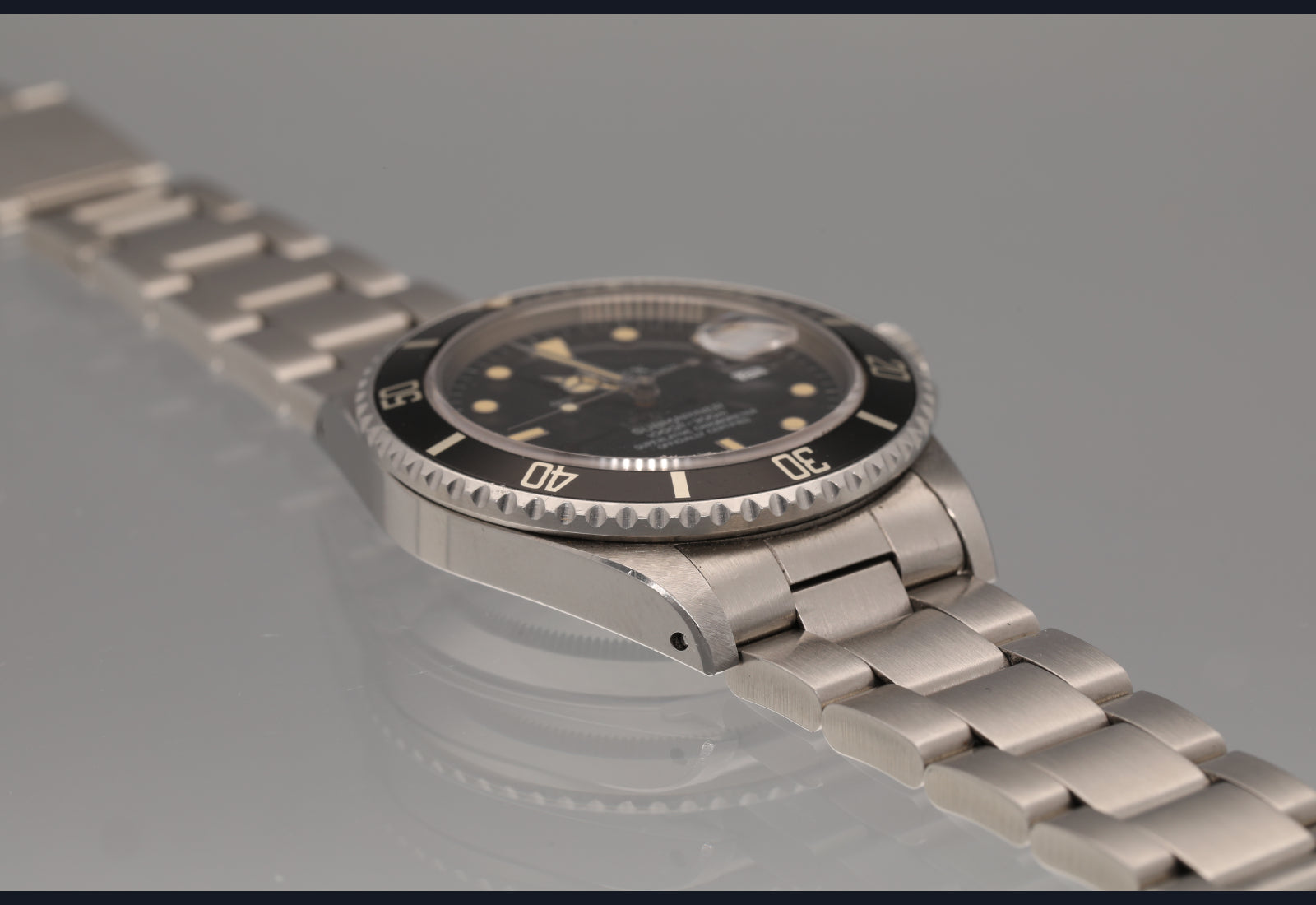 Super Condition 16800 Submariner date with box and papers