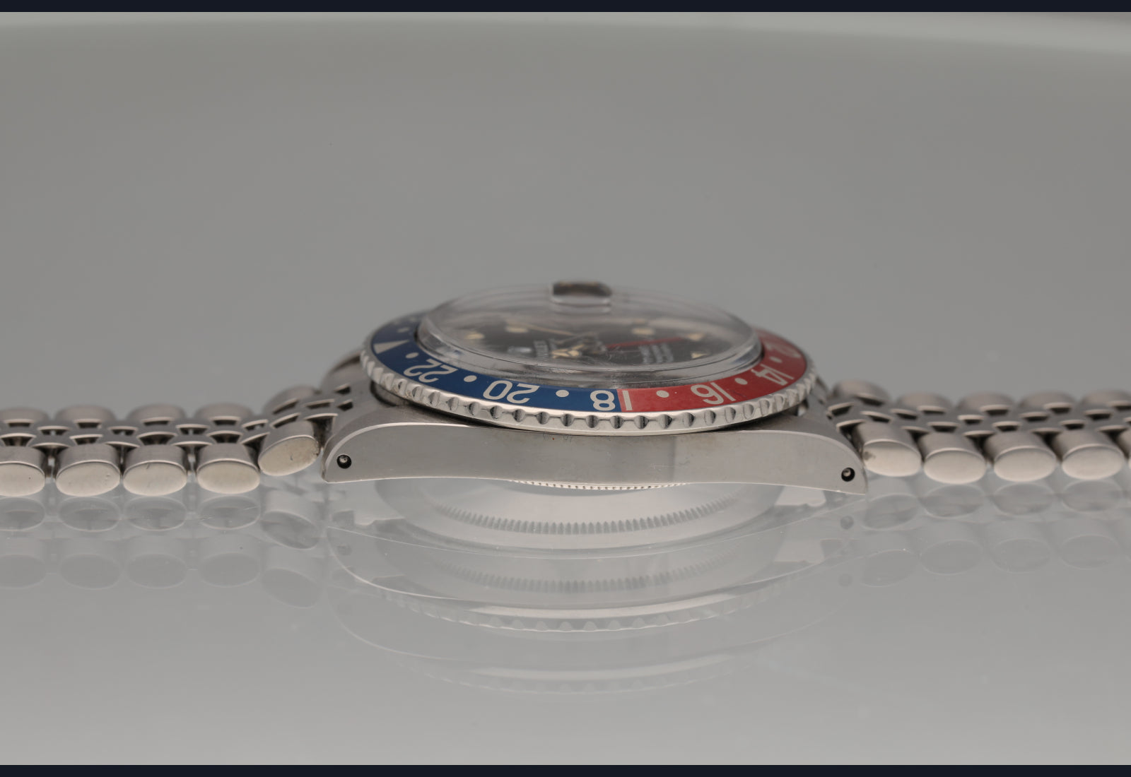 1675 MK2 from 1973 with a stunning insert and crisp case