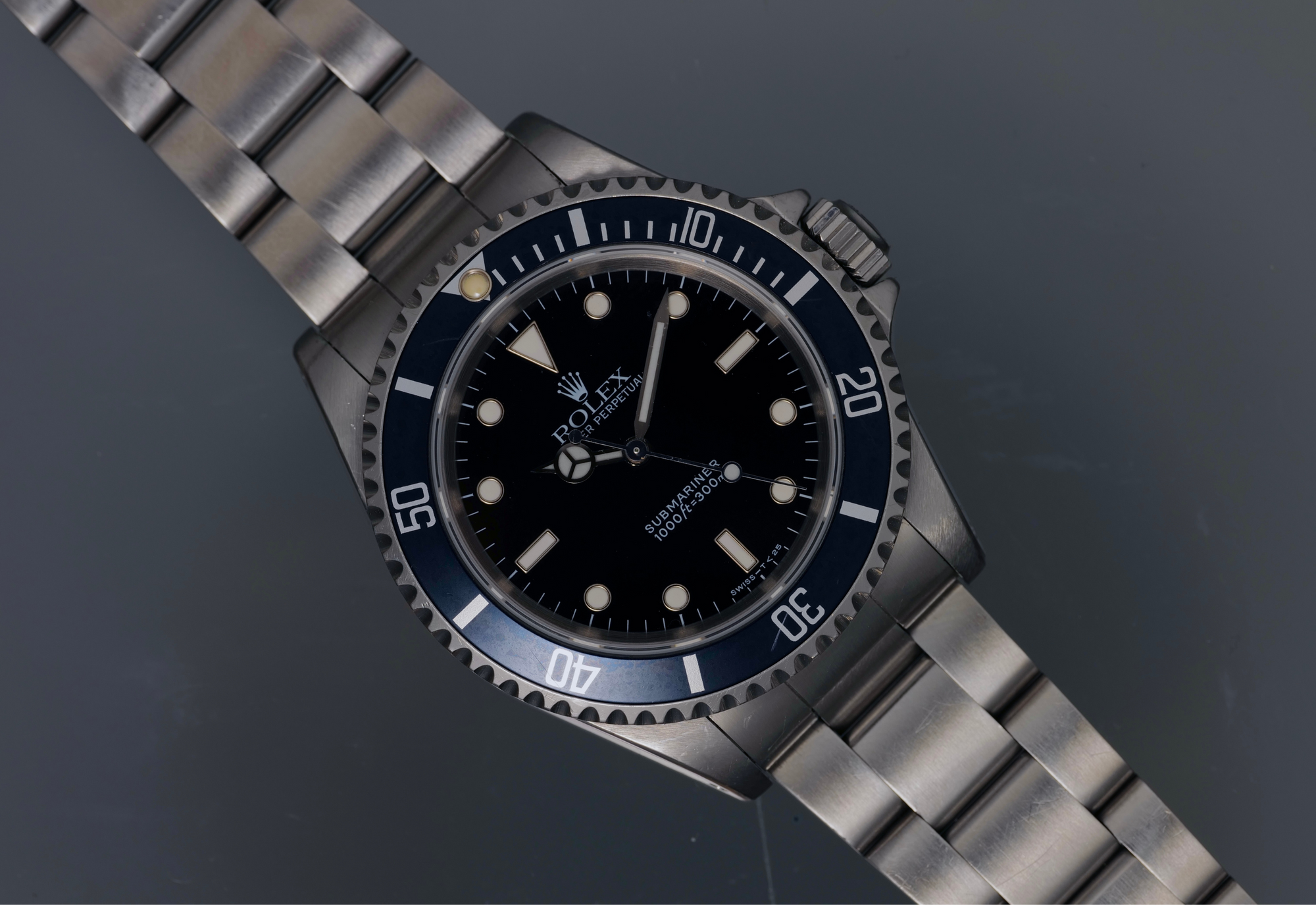 14060 No Date Light cream and navy bezel