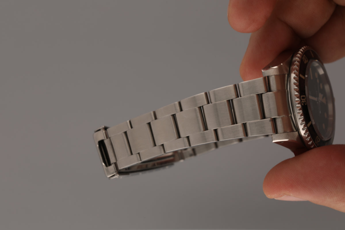 Matte Dial 16660 from the 80s with box and papers - superb !