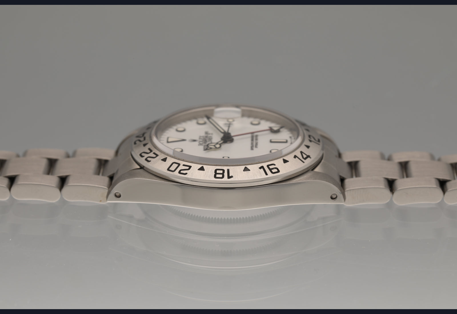 Polar 16570 with light cream patina and a sharp case