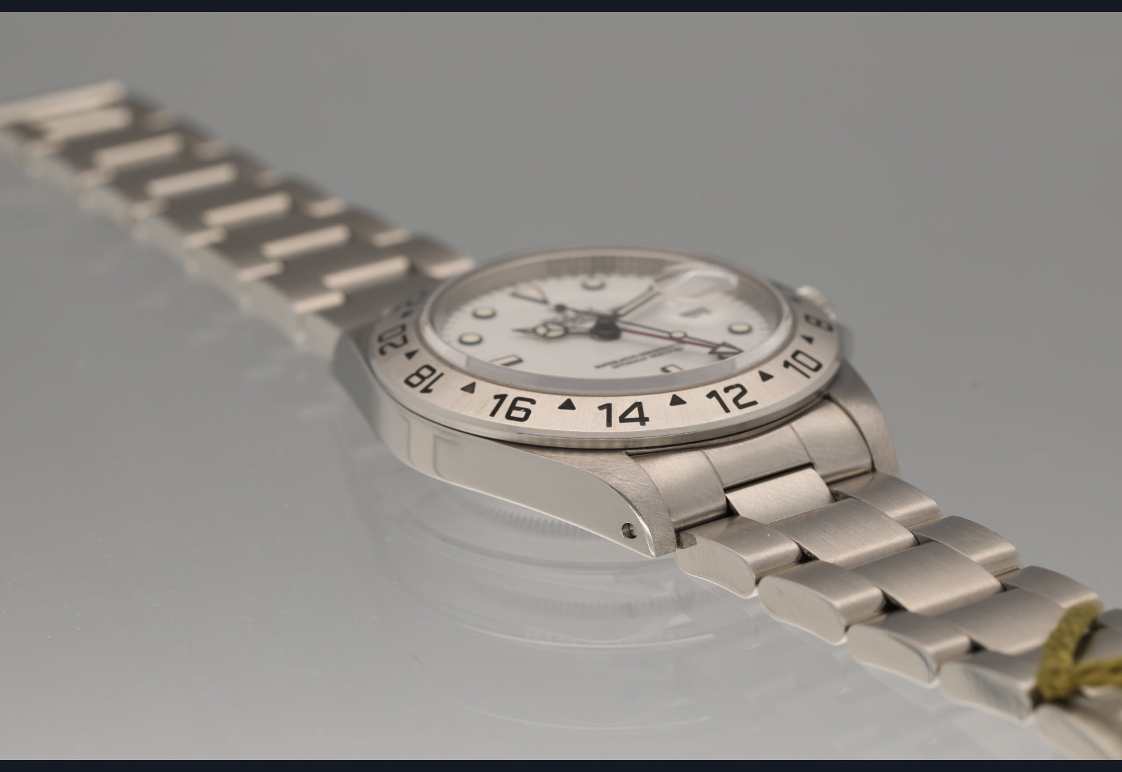 Polar 16570 with light cream patina and a sharp case
