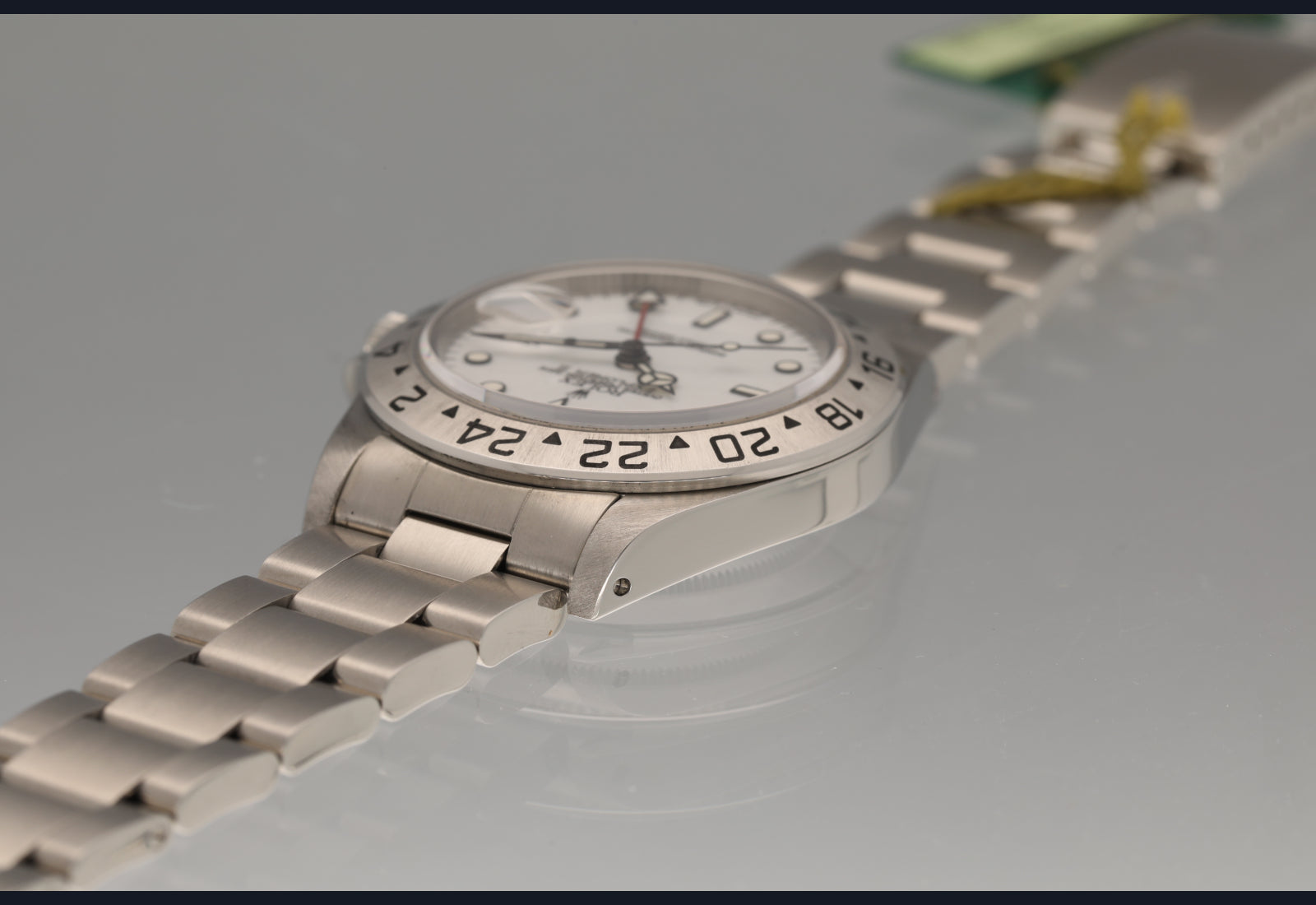 Polar 16570 with light cream patina and a sharp case