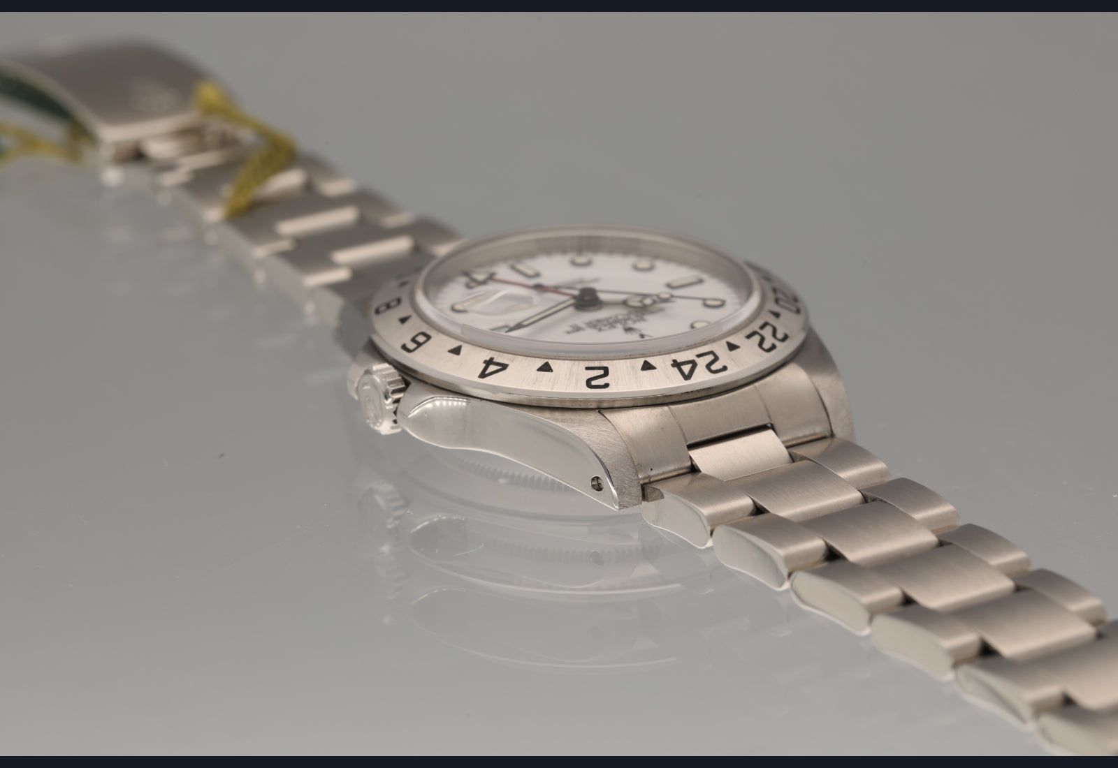 Polar 16570 with light cream patina and a sharp case