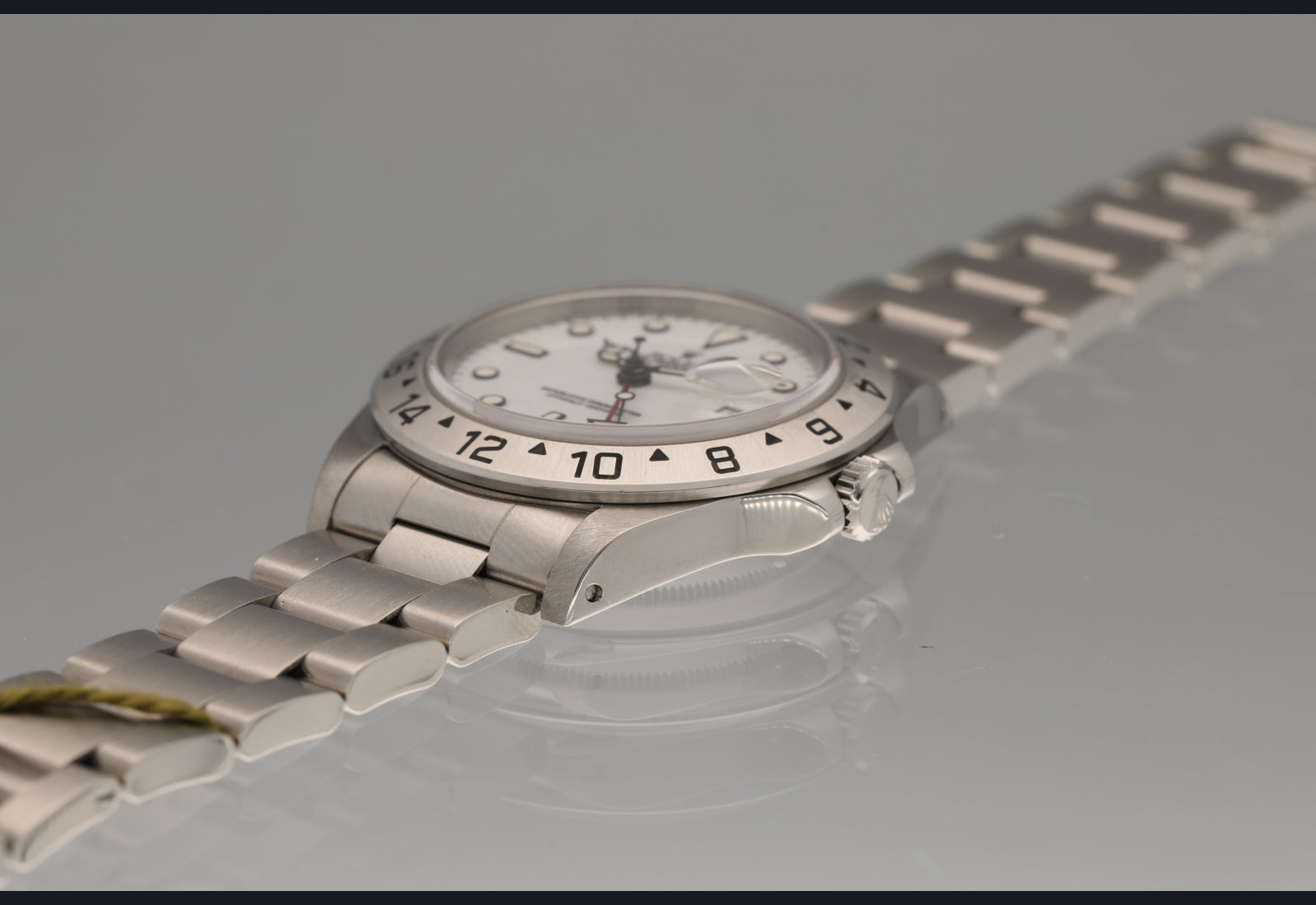 Polar 16570 with light cream patina and a sharp case