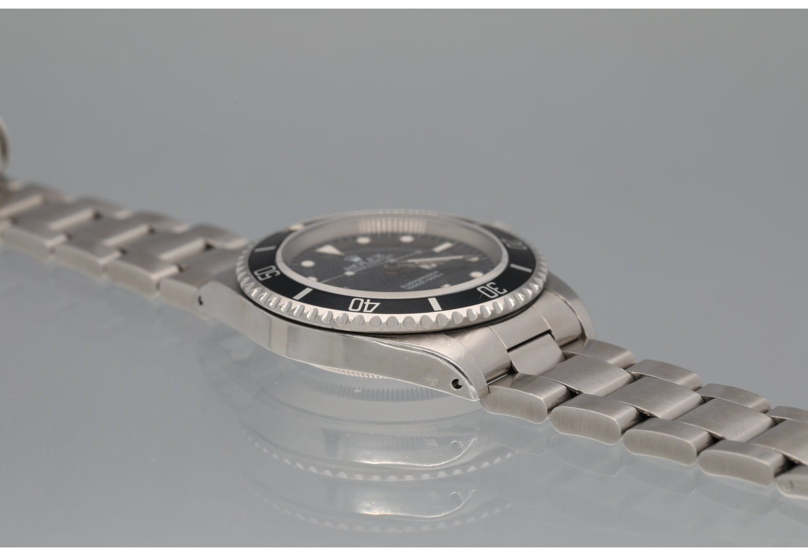 14060 No Date Light cream and navy bezel