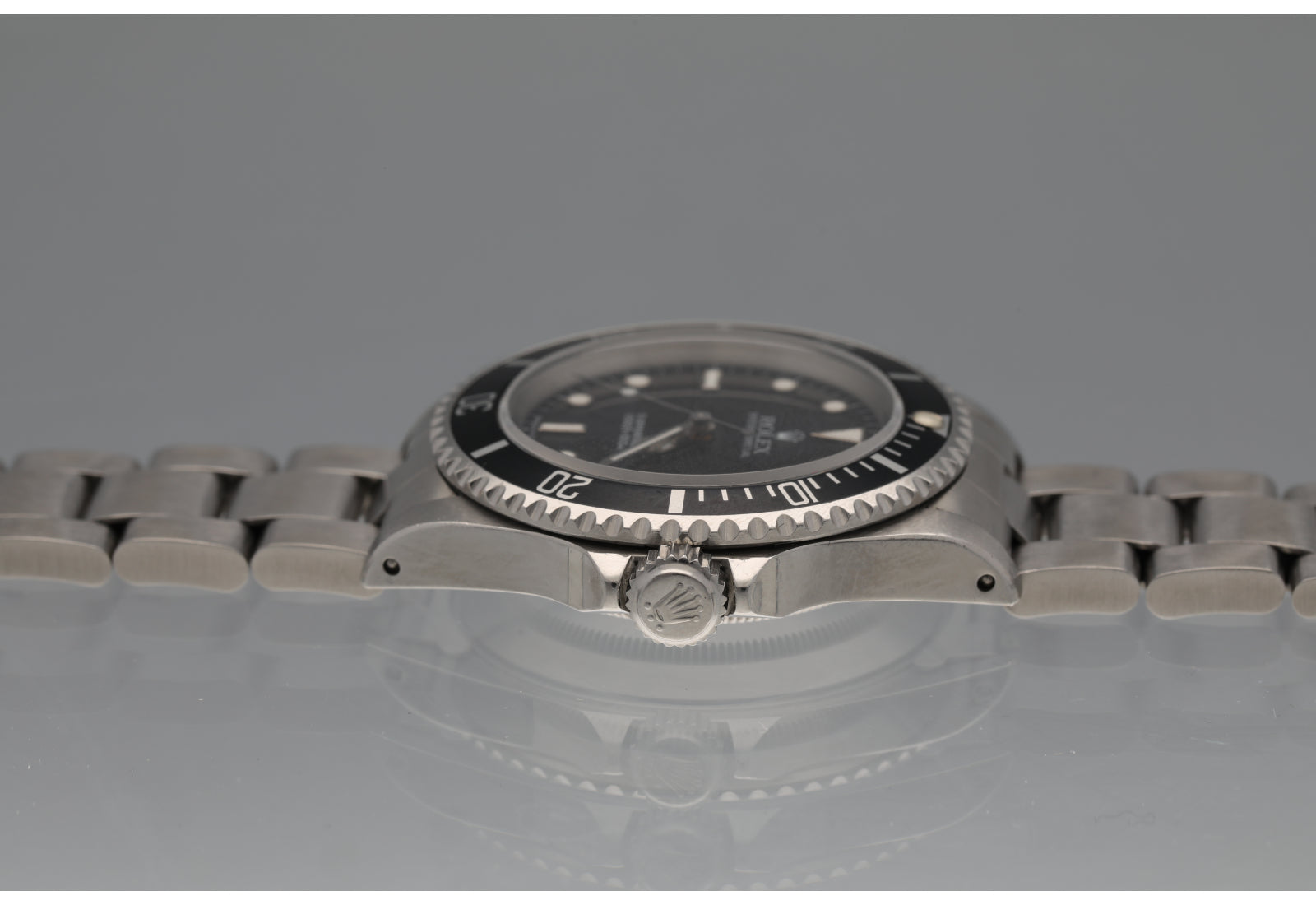 14060 No Date Light cream and navy bezel